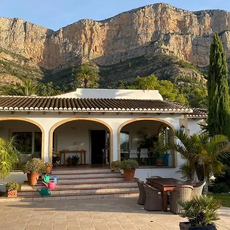Flores Villa