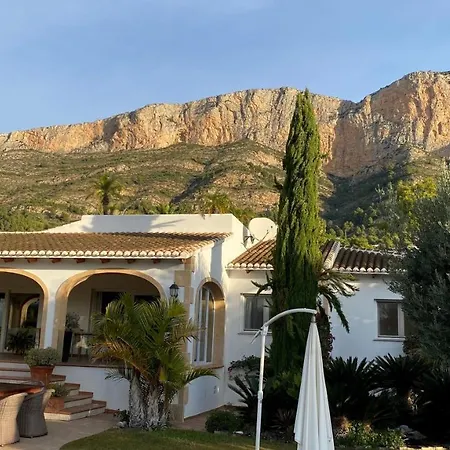 Flores Villa
