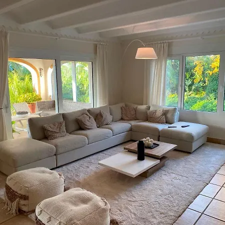 Flores Villa
